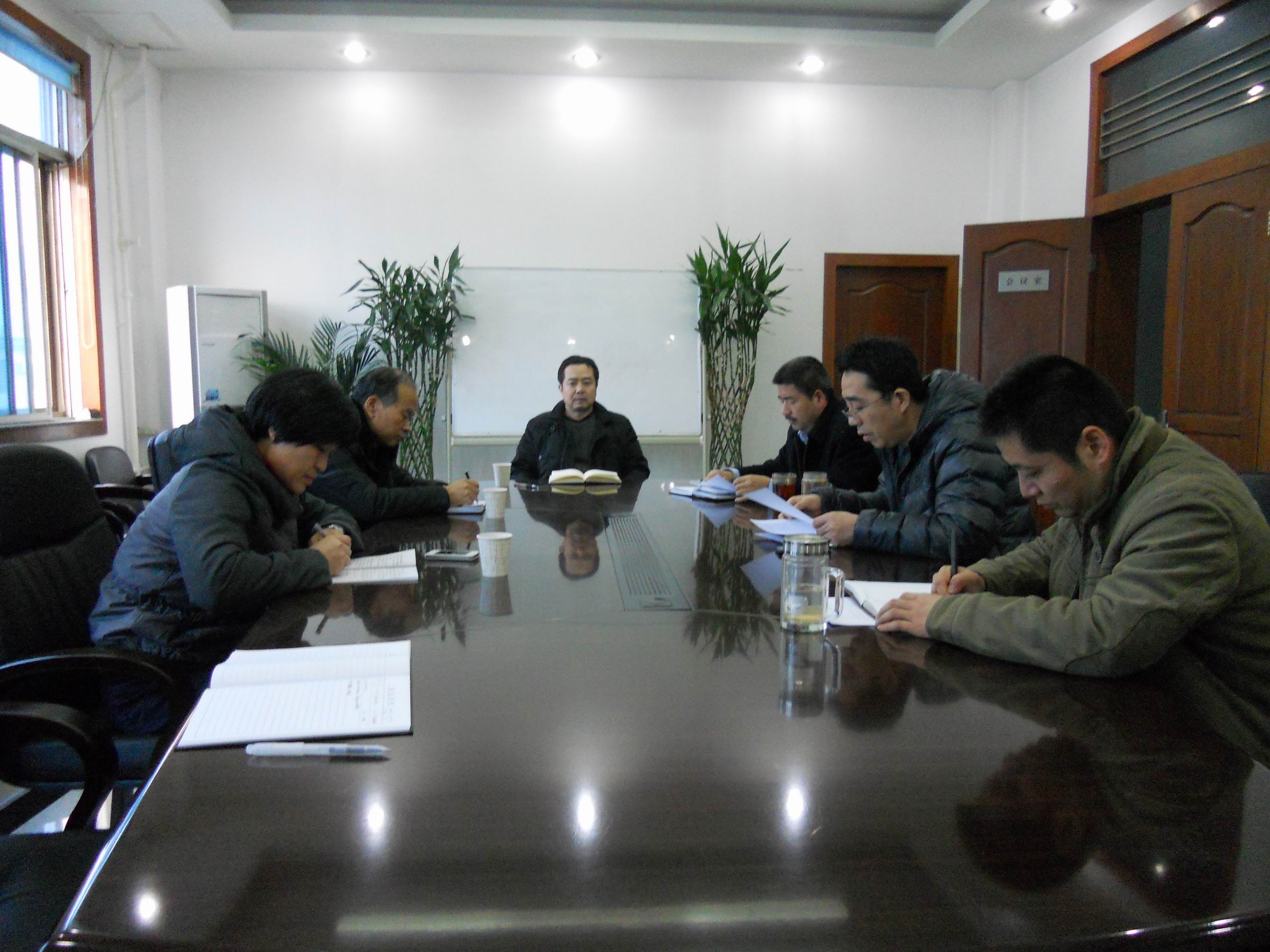 研究所顺利召开民主生活会